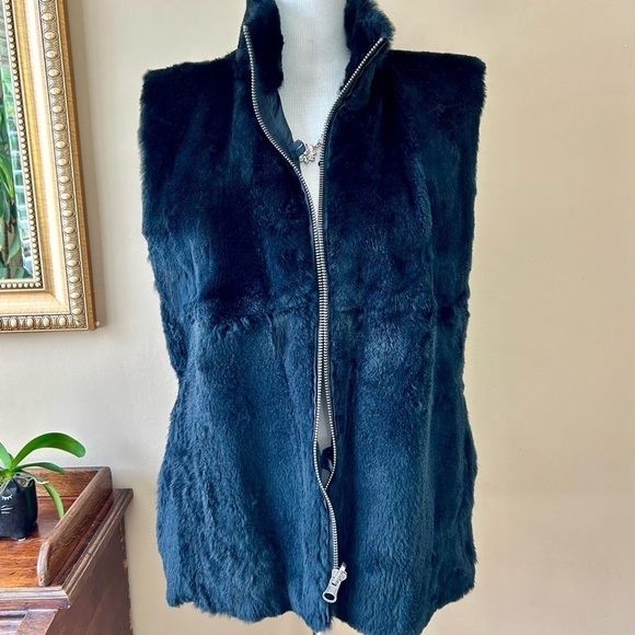 Vintage Black Genuine Fur Zip Vest Cozy Soft Quiet Luxury Sleeveless Size Large - Picture 1 of 11